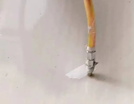 桂林瓷砖空鼓维修公司专业解答在瓷砖铺贴过程中，如果使用的砂料过粗（如全部使用了粗砂），可能会导致以下问题